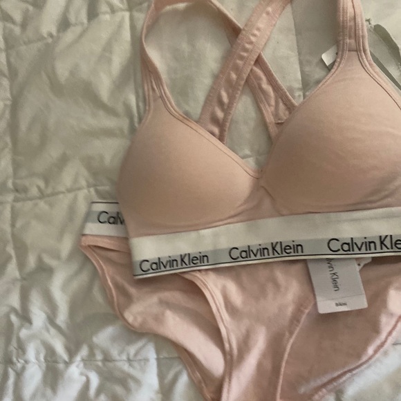 Calvin Klein bralette set (2) - Picture 7 of 9